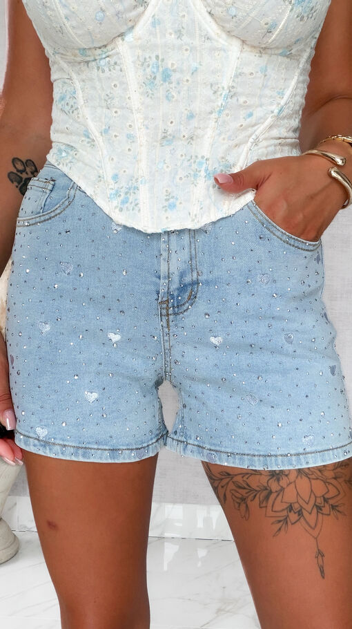 Elastyczne szorty jeansowe w cyrkonie i serduszka BLUE JEANS - S191