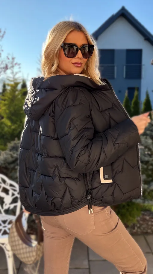 Pikowana kurtka na zimę z kapturem BLACK - R221