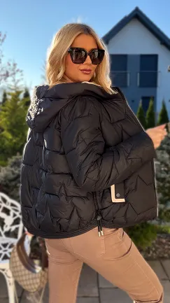 Pikowana kurtka na zimę z kapturem BLACK - R221