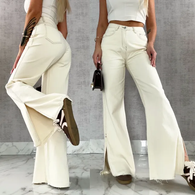 Super spodnie jeansowe z rozcięciami na nogawkach ECRU - R500