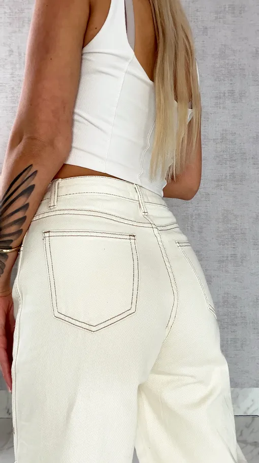 Super spodnie jeansowe z rozcięciami na nogawkach ECRU - R500