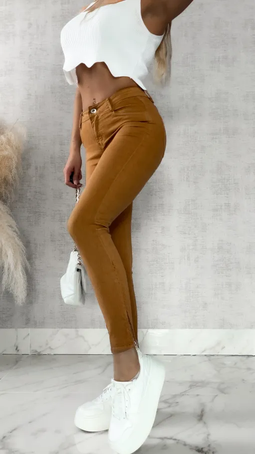 Elastyczne spodnie jeansowe RURKI z zamkami na nogawkach CAMEL - R260