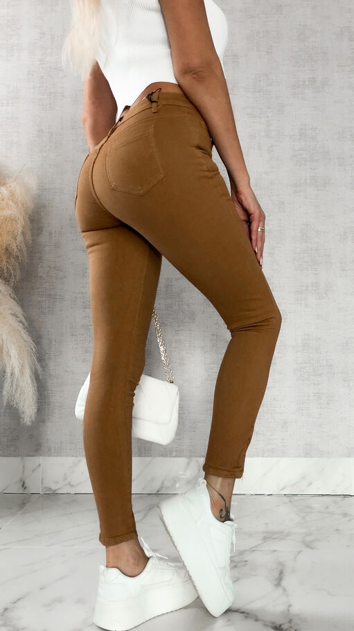 Elastyczne spodnie jeansowe RURKI z zamkami na nogawkach CAMEL - R260
