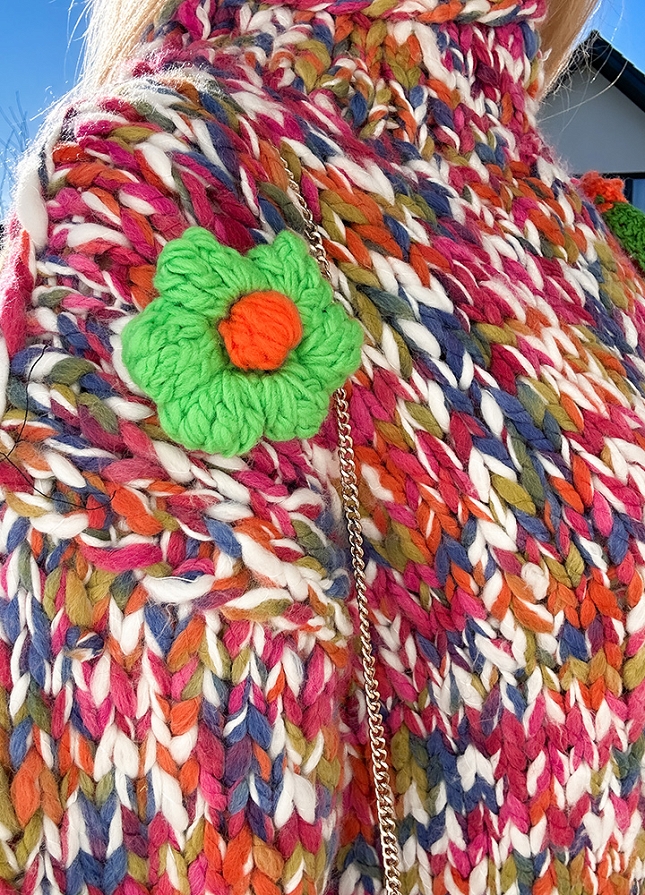 Grubo pleciony sweter w wiosenne kwiaty MULTI KOLOR hand made - M848