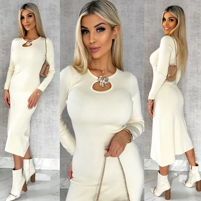 Długa gładka sukienka dzianinowa ze złotym liściem ONE SIZE ecru - R537