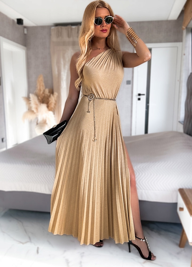 Modna MAXI sukienka cała plisowana w złotym kolorze z rozcięciem - M994