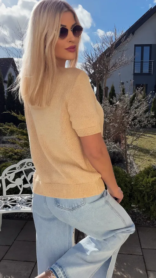 Oryginalny sweter z krótkim rękawem z haftowanymi cytrynkami BEŻOWY - R817