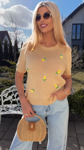 Oryginalny sweter z krótkim rękawem z haftowanymi cytrynkami BEŻOWY - R817