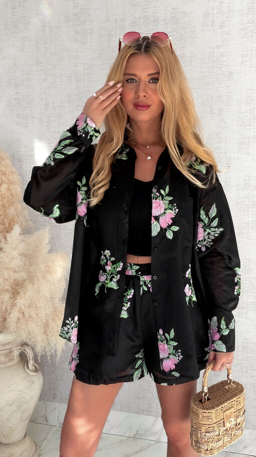 Wyjątkowy haftowany komplet bluzka koszulowa + spodenki BLACK - S041