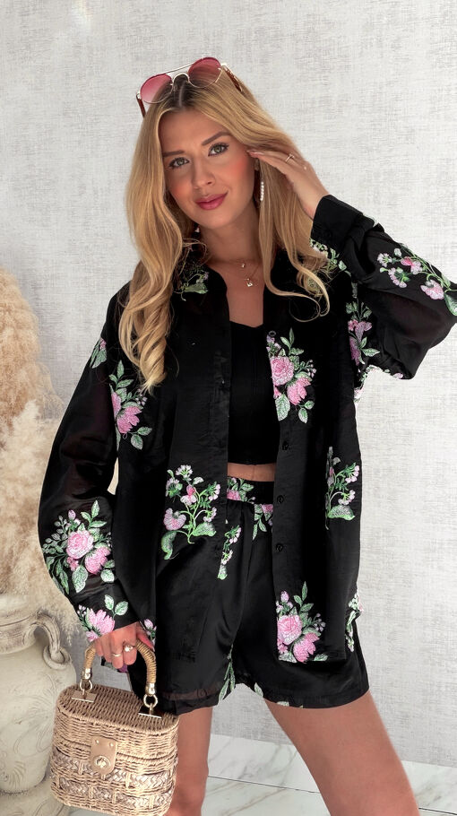 Wyjątkowy haftowany komplet bluzka koszulowa + spodenki BLACK - S041