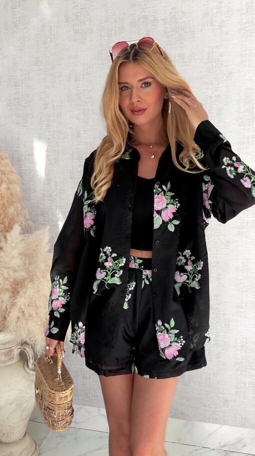 Wyjątkowy haftowany komplet bluzka koszulowa + spodenki BLACK - S041