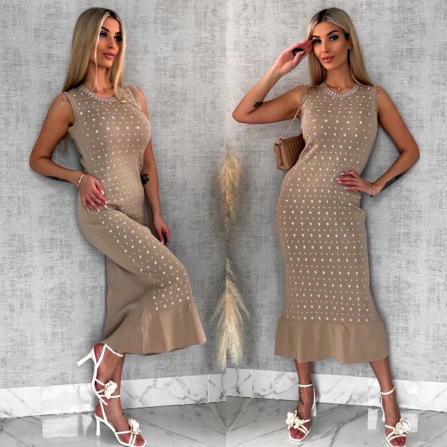 Długa dzianinowa sukienka cała w ćwieki ONE SIZE beżowa - R532