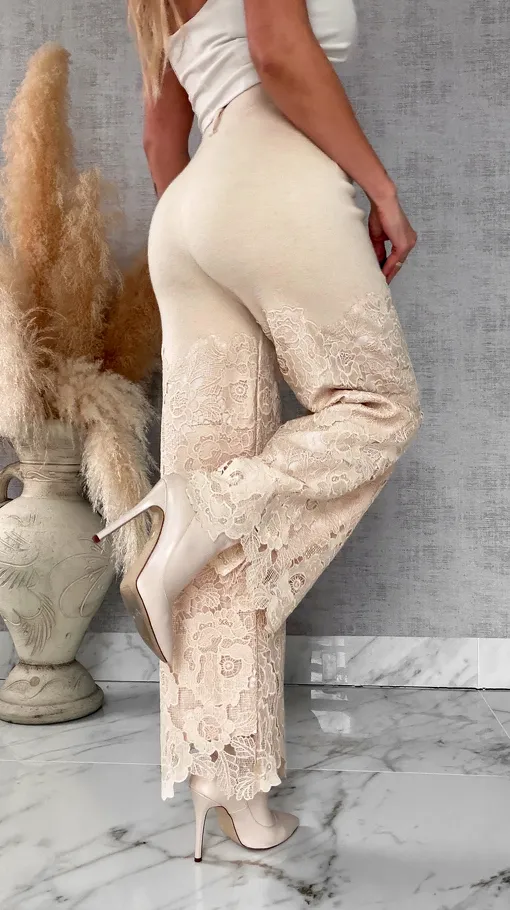 Super dzianinowe spodnie z koronkowymi nogawkami BEŻOWE - R728