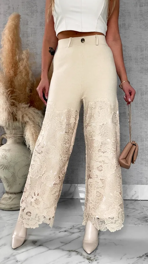Super dzianinowe spodnie z koronkowymi nogawkami BEŻOWE - R728