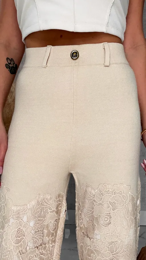 Super dzianinowe spodnie z koronkowymi nogawkami BEŻOWE - R728