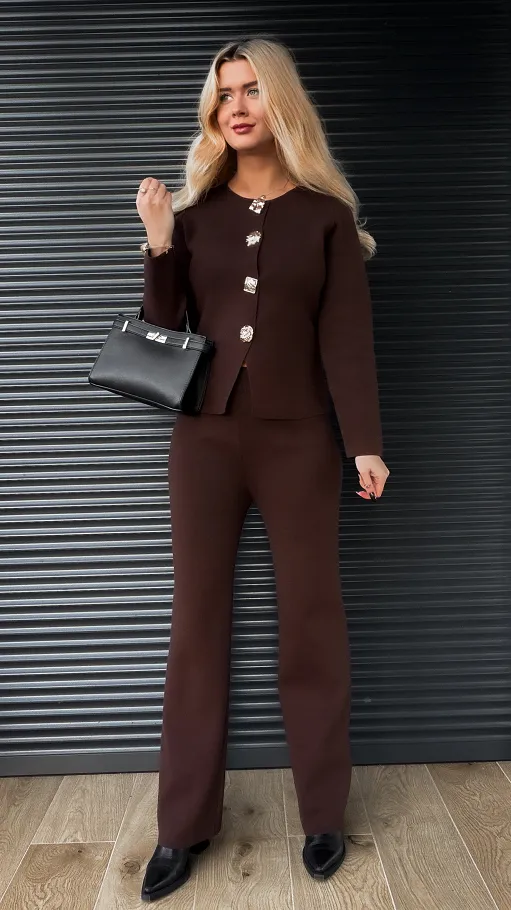 Dzianinowy jesienny komplet elegancki sweter + spodnie ONE SIZE czekolada - R316A