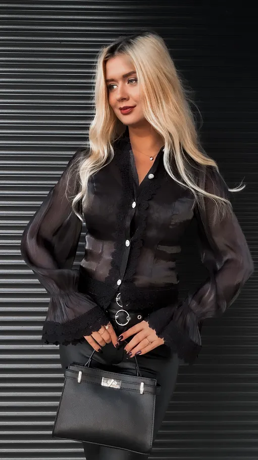 Elegancka czarna bluzka koszulowa z koronką - R343A