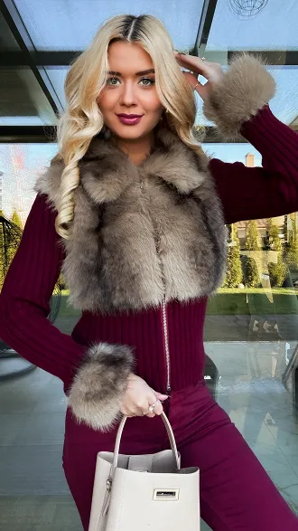 Modny sweter z wiskozy z futerkiem zapinany na zamek BORDO - R298