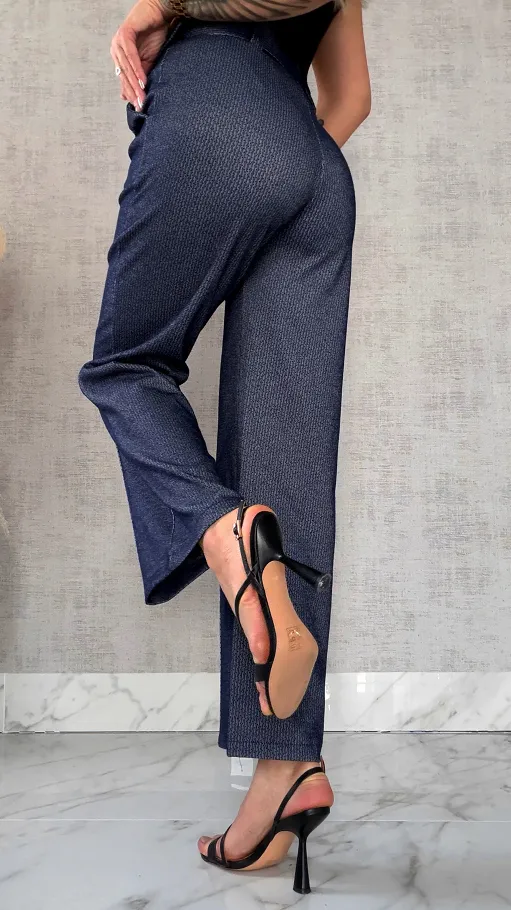 Elegancki granatowy komplet z broszką żakiet + spodnie - R545