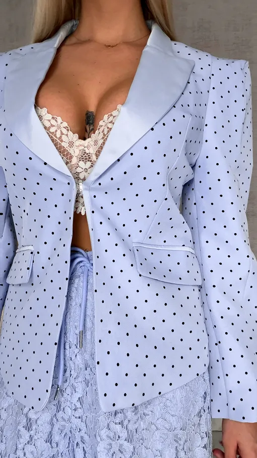 Modowa marynarka w mini groszki z usztywnianymi ramionami BLUE - R505
