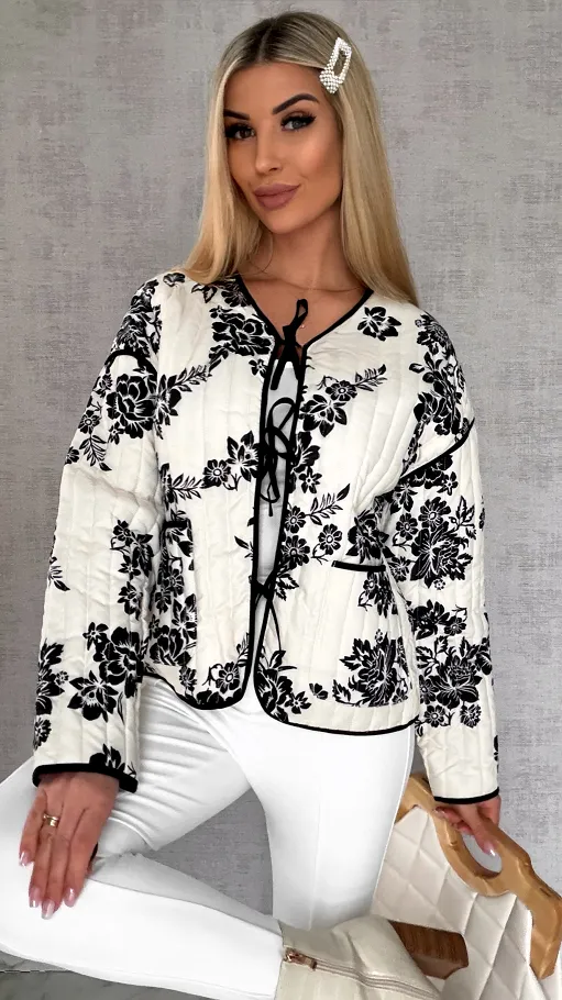 Wiosenny lekka kurtka wiązana ECRU z czarnymi kwiatami ONE SIZE - R438