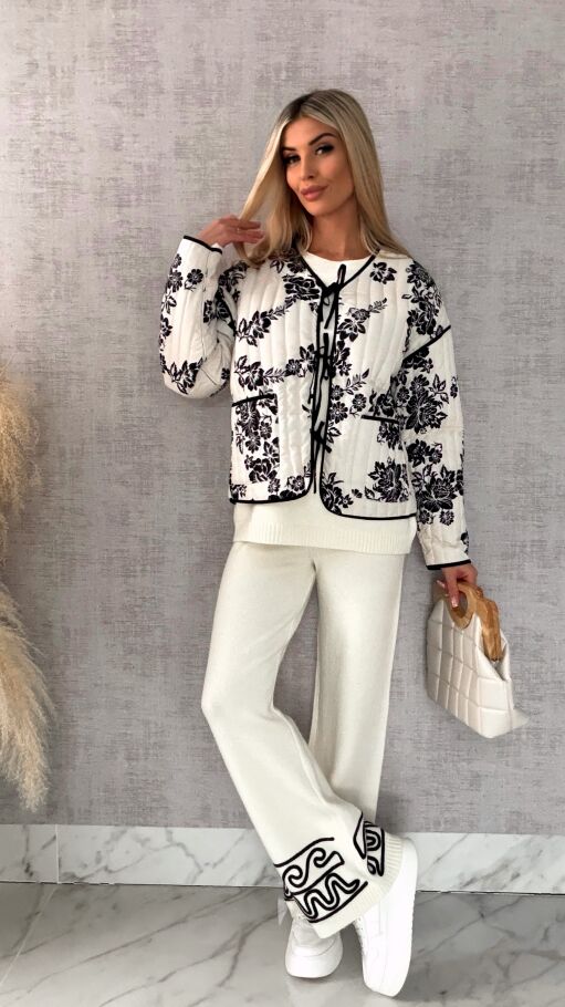 Wiosenny lekka kurtka wiązana ECRU z czarnymi kwiatami ONE SIZE - R438