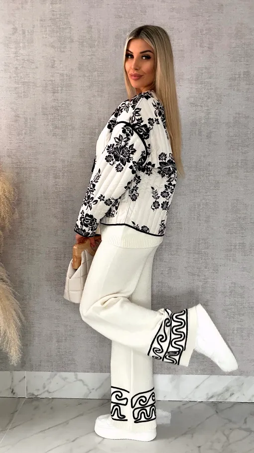 Wiosenny lekka kurtka wiązana ECRU z czarnymi kwiatami ONE SIZE - R438