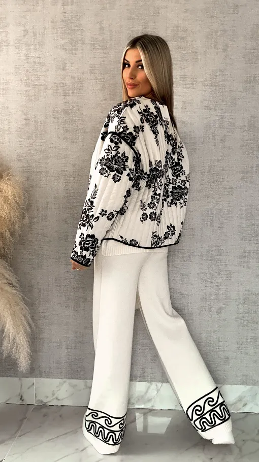 Wiosenny lekka kurtka wiązana ECRU z czarnymi kwiatami ONE SIZE - R438