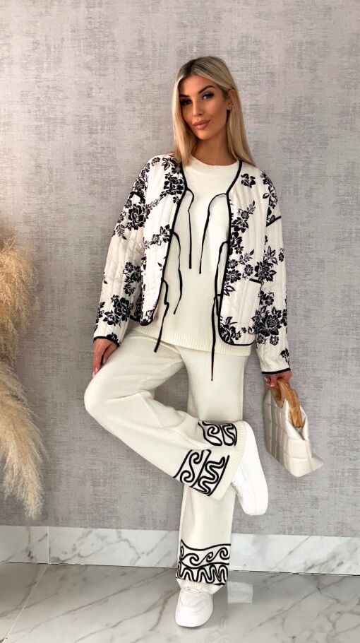 Wiosenny lekka kurtka wiązana ECRU z czarnymi kwiatami ONE SIZE - R438
