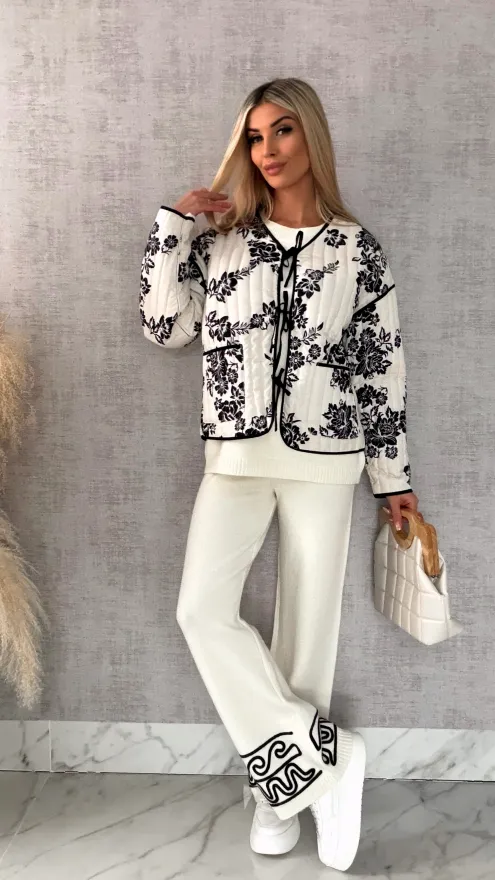 Wiosenny lekka kurtka wiązana ECRU z czarnymi kwiatami ONE SIZE - R438