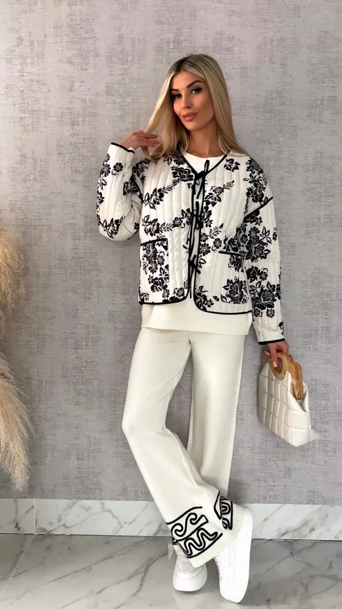 Wiosenny lekka kurtka wiązana ECRU z czarnymi kwiatami ONE SIZE - R438