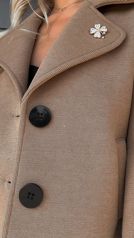Jesienny płaszczyk z koniczynką ONE SIZE karmelowy - P986A