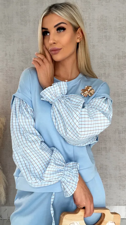 Luźna bluza z rękawami w kratkę i broszką ONE SIZE blue - R426A