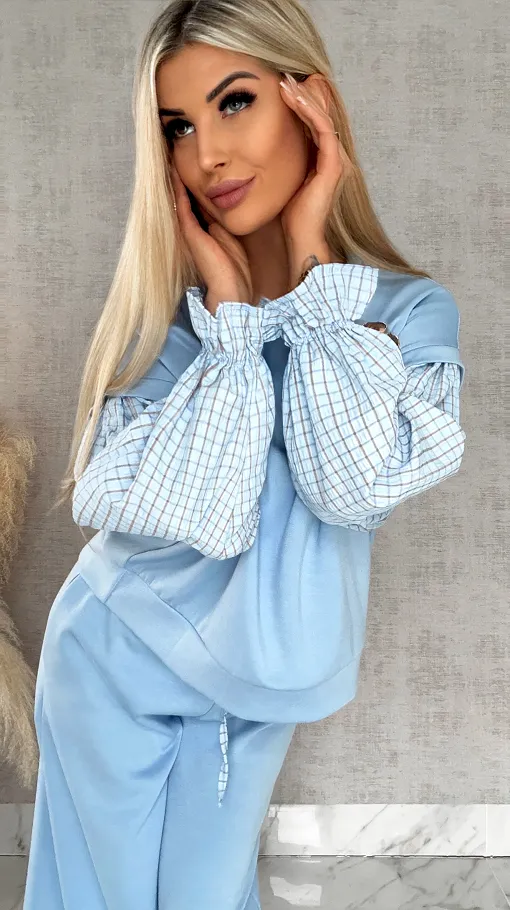 Luźna bluza z rękawami w kratkę i broszką ONE SIZE blue - R426A