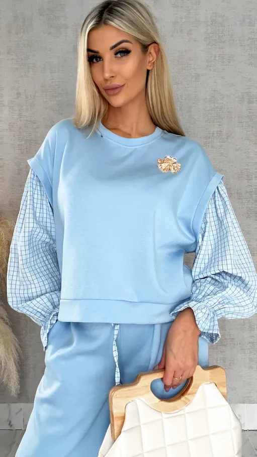 Luźna bluza z rękawami w kratkę i broszką ONE SIZE blue - R426A