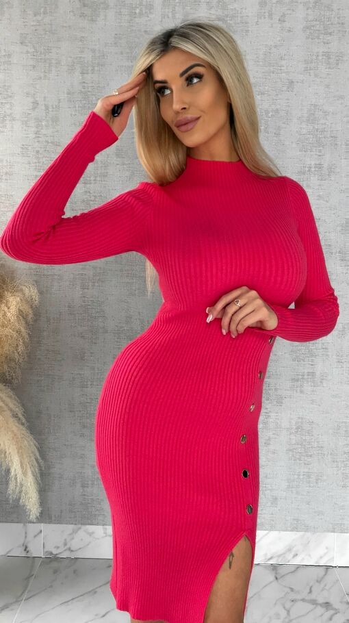 Malinowa sukienka z dzianiny z rozcięciem i butonami ONE SIZE - R538