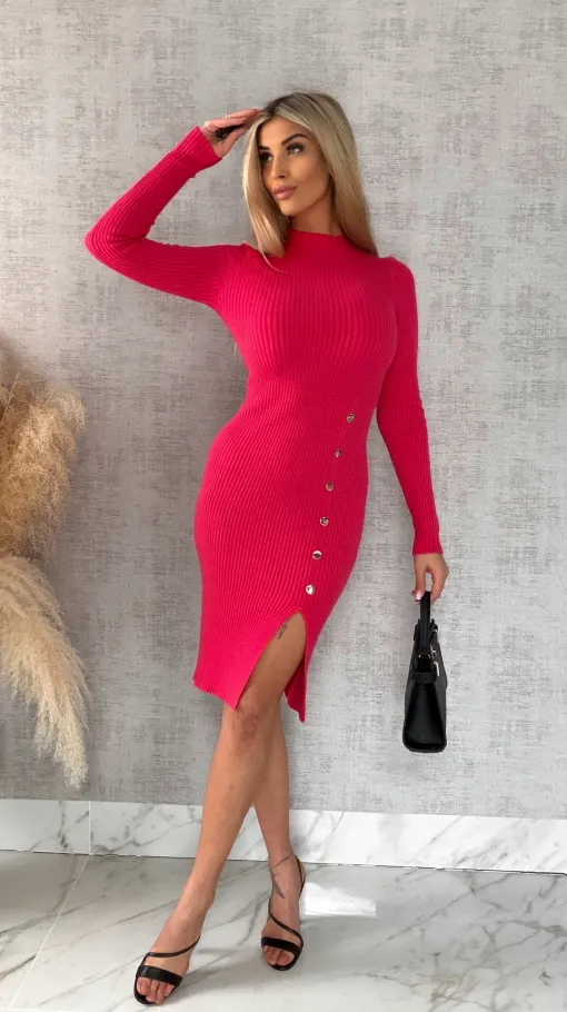 Malinowa sukienka z dzianiny z rozcięciem i butonami ONE SIZE - R538