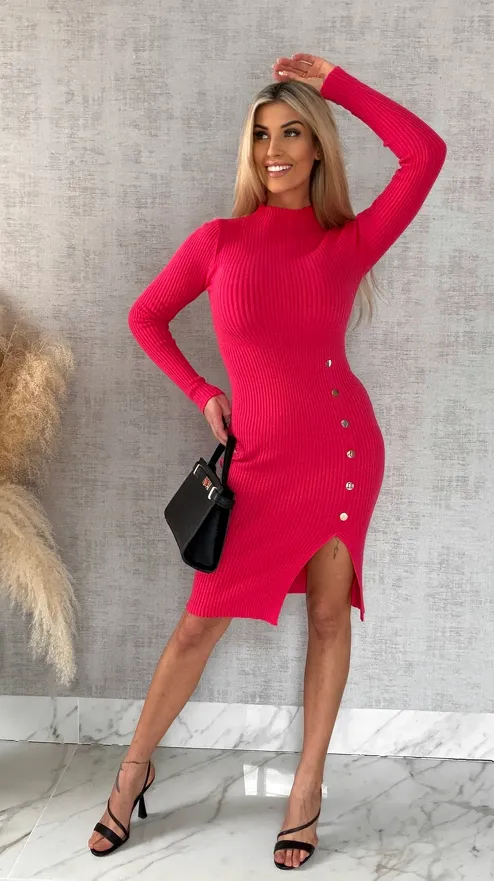 Malinowa sukienka z dzianiny z rozcięciem i butonami ONE SIZE - R538