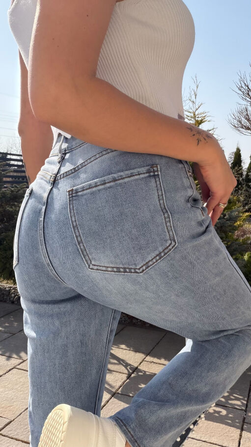 Elastyczne jeansy z rozciętymi nogawkami i perełkami BLUE JEANS - R773