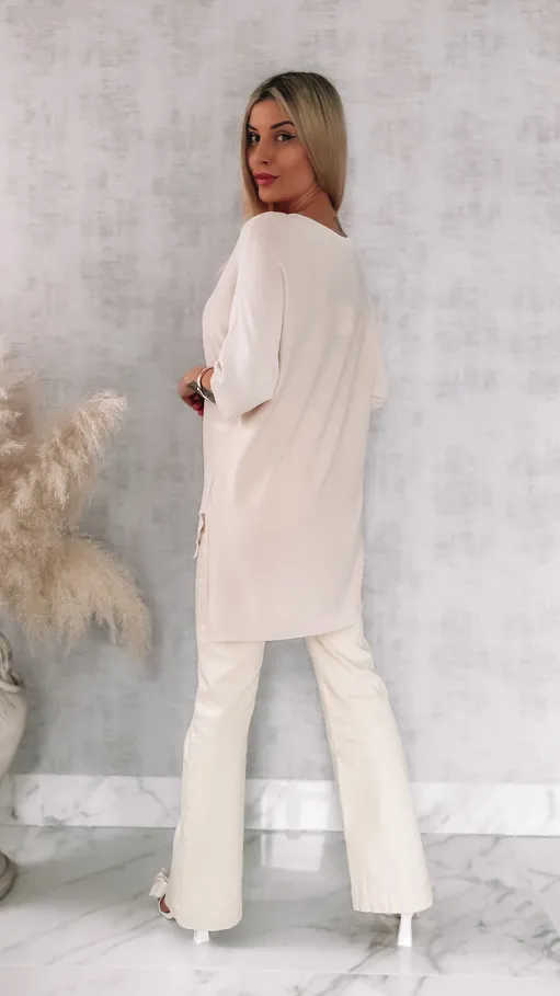 Asymetryczna gładka bluzka z wiskozy w klasycznym beżu ONE SIZE - R939