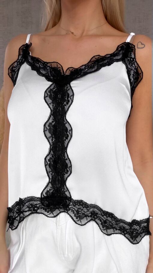 Elegancka biała bluzka na ramiączkach z czarną koronką - R757