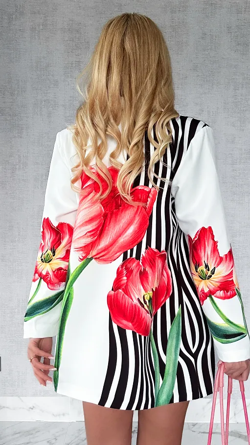 Cudowna biała marynarka w czerwone tulipany OVERSIZE - P516