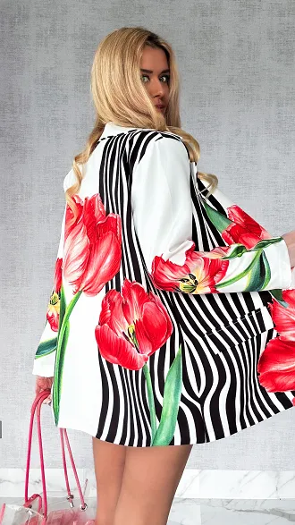 Cudowna biała marynarka w czerwone tulipany OVERSIZE - P516