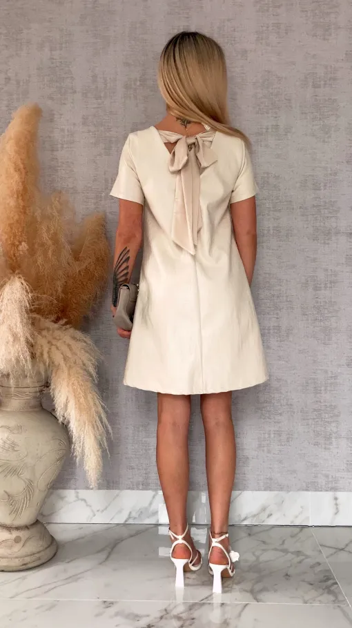 Beżowa sukienka z eko skóry z wiązaniem ONE SIZE - R544