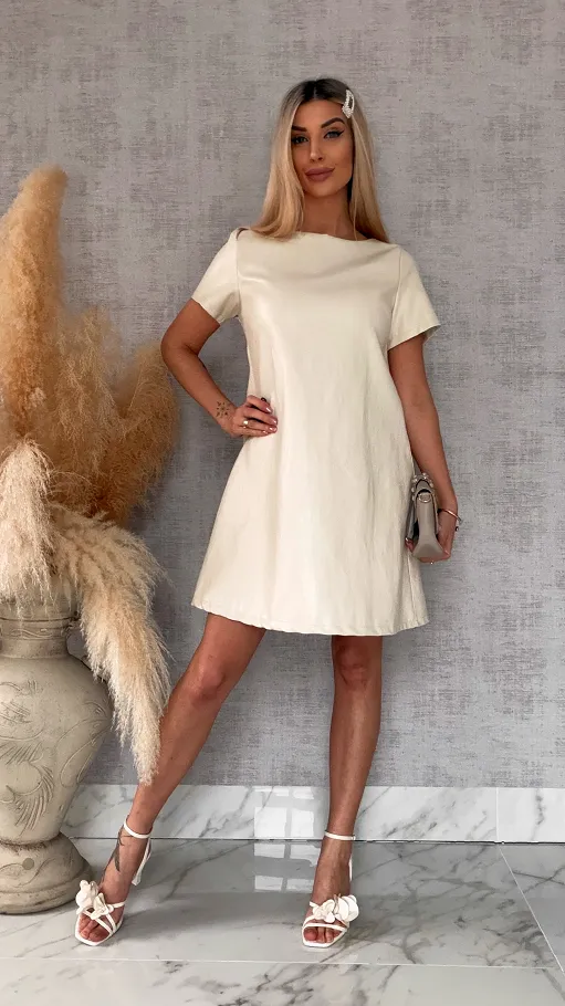 Beżowa sukienka z eko skóry z wiązaniem ONE SIZE - R544