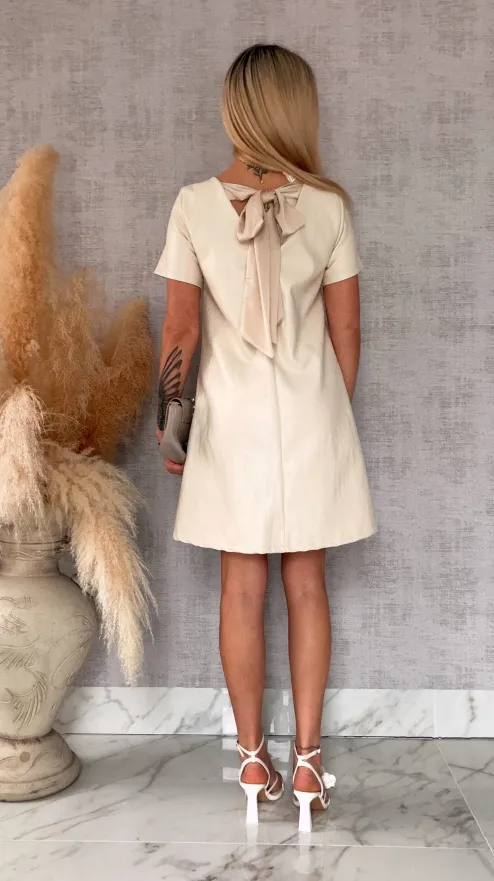 Beżowa sukienka z eko skóry z wiązaniem ONE SIZE - R544