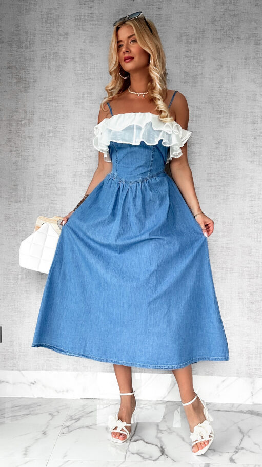 Długa sukienka z miękkiego jeansu z ozdobnym dekoltem - P754