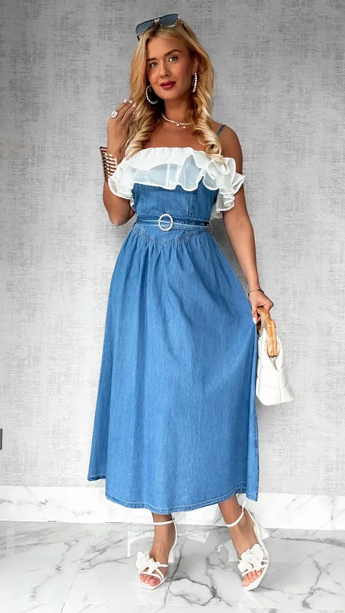 Długa sukienka z miękkiego jeansu z ozdobnym dekoltem - P754