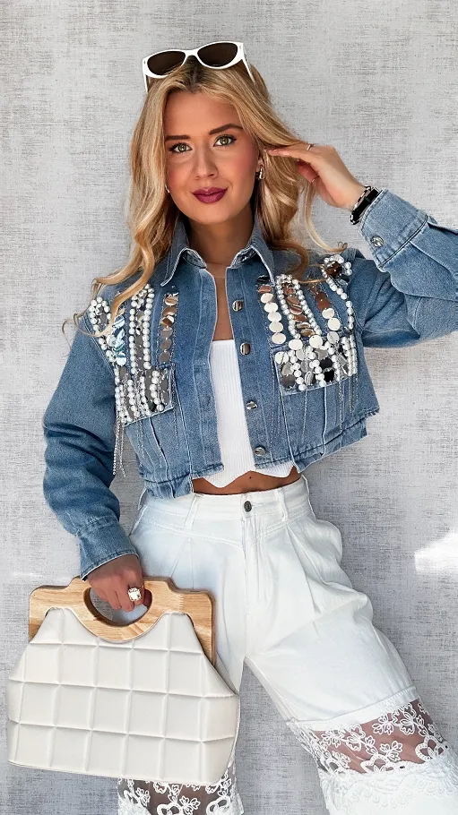 Modna krótka kurtka jeansowa KATANA zdobiona cekinami i perłami - P706