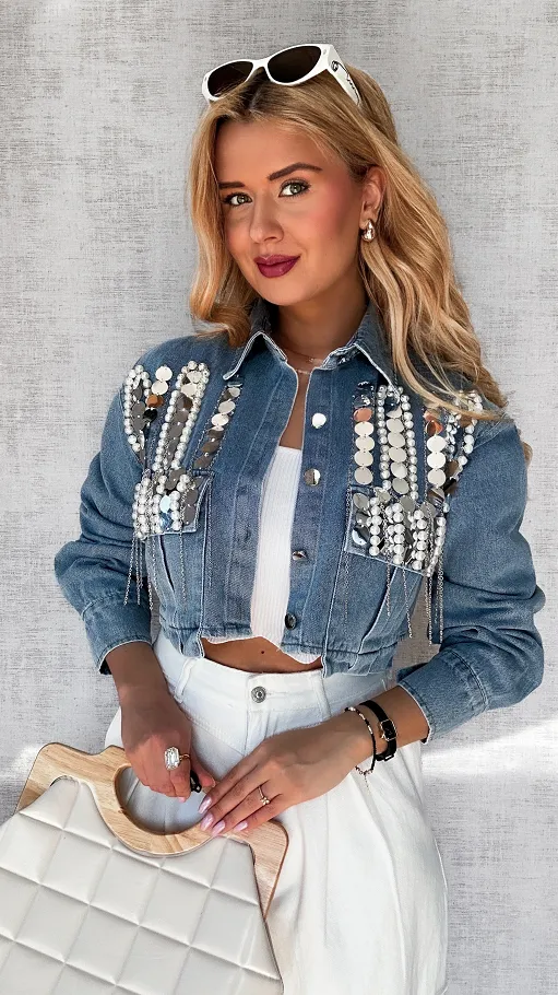 Modna krótka kurtka jeansowa KATANA zdobiona cekinami i perłami - P706